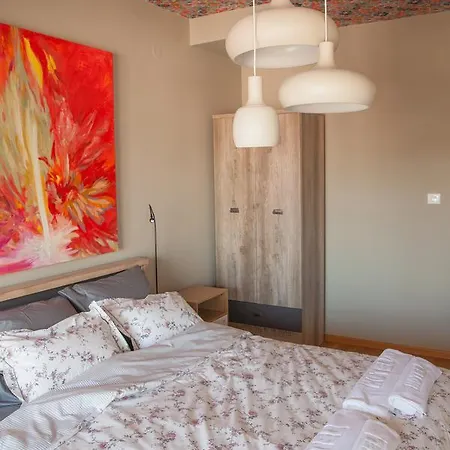 City Home Apartment