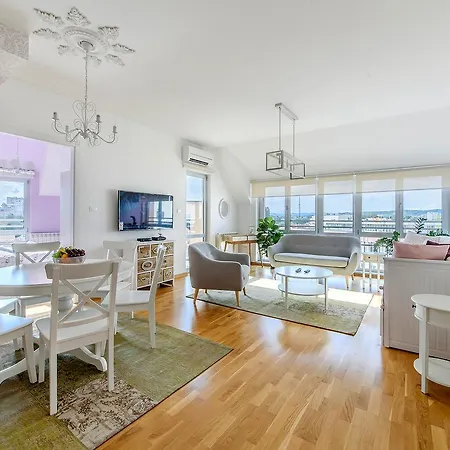 City Home Apartment *