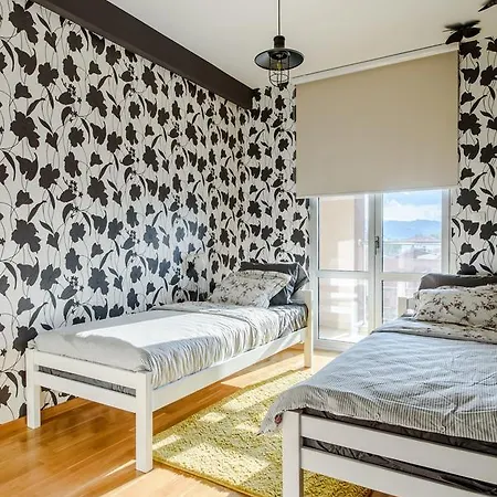 City Home Apartment *